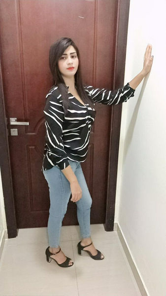 Escorts Dubai, United Arab Emirates Mano Indian Girl