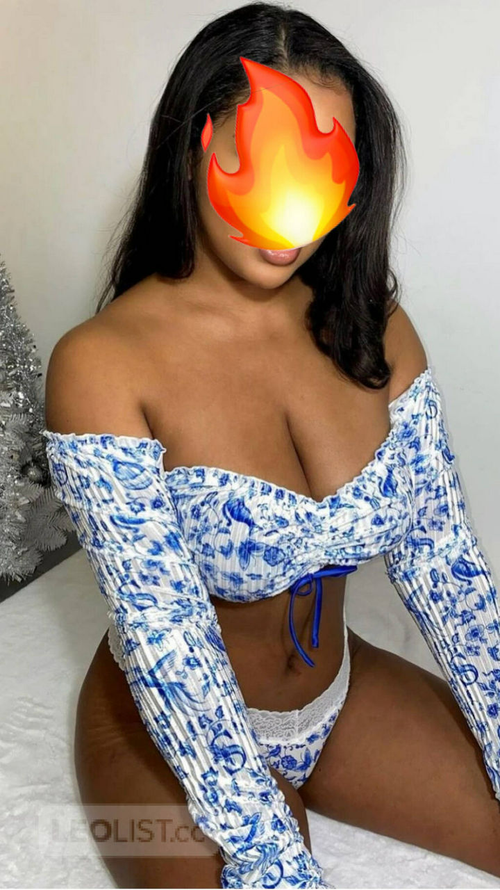 Escorts North York, Ontario LAST CHANCE! REAL!! :) juicy booty .. mocha babe in tow