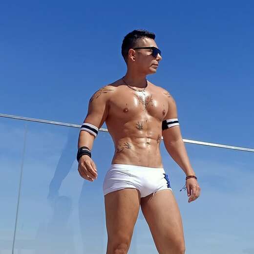 Escorts Boulevard, California Sexy latino XL