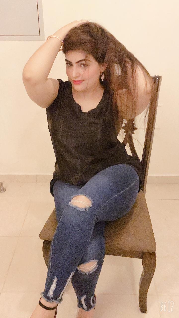 Escorts Al Ain City, United Arab Emirates Mukta Busty Milf